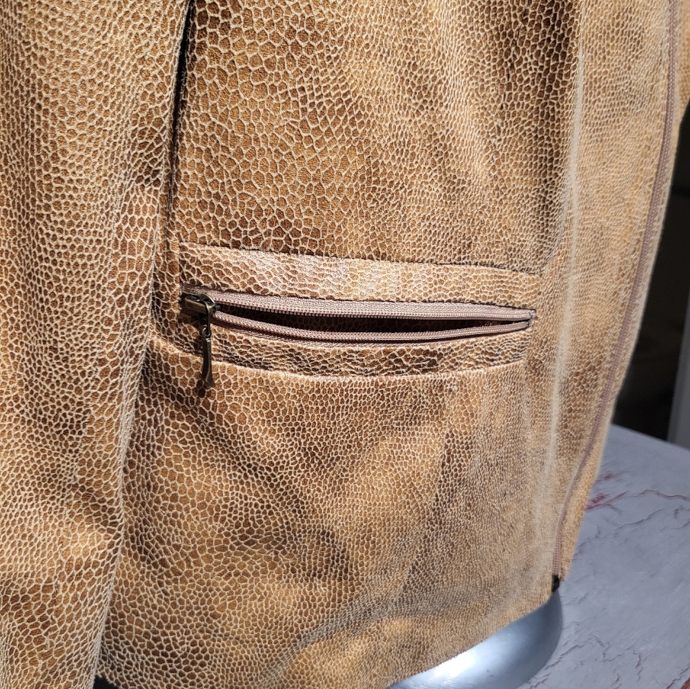 Subtle Animal Print Light Jacket - Picture 6 of 7